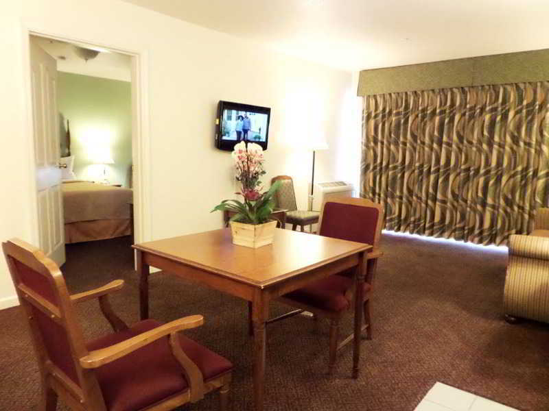 Quality Inn & Suites Tulare Exterior foto