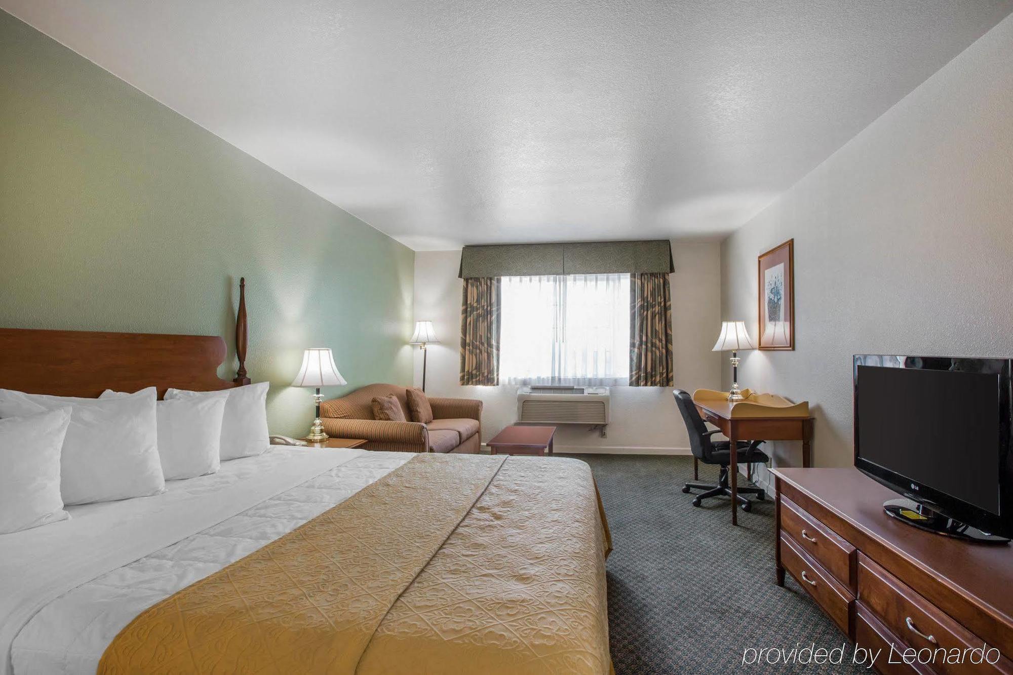 Quality Inn & Suites Tulare Exterior foto