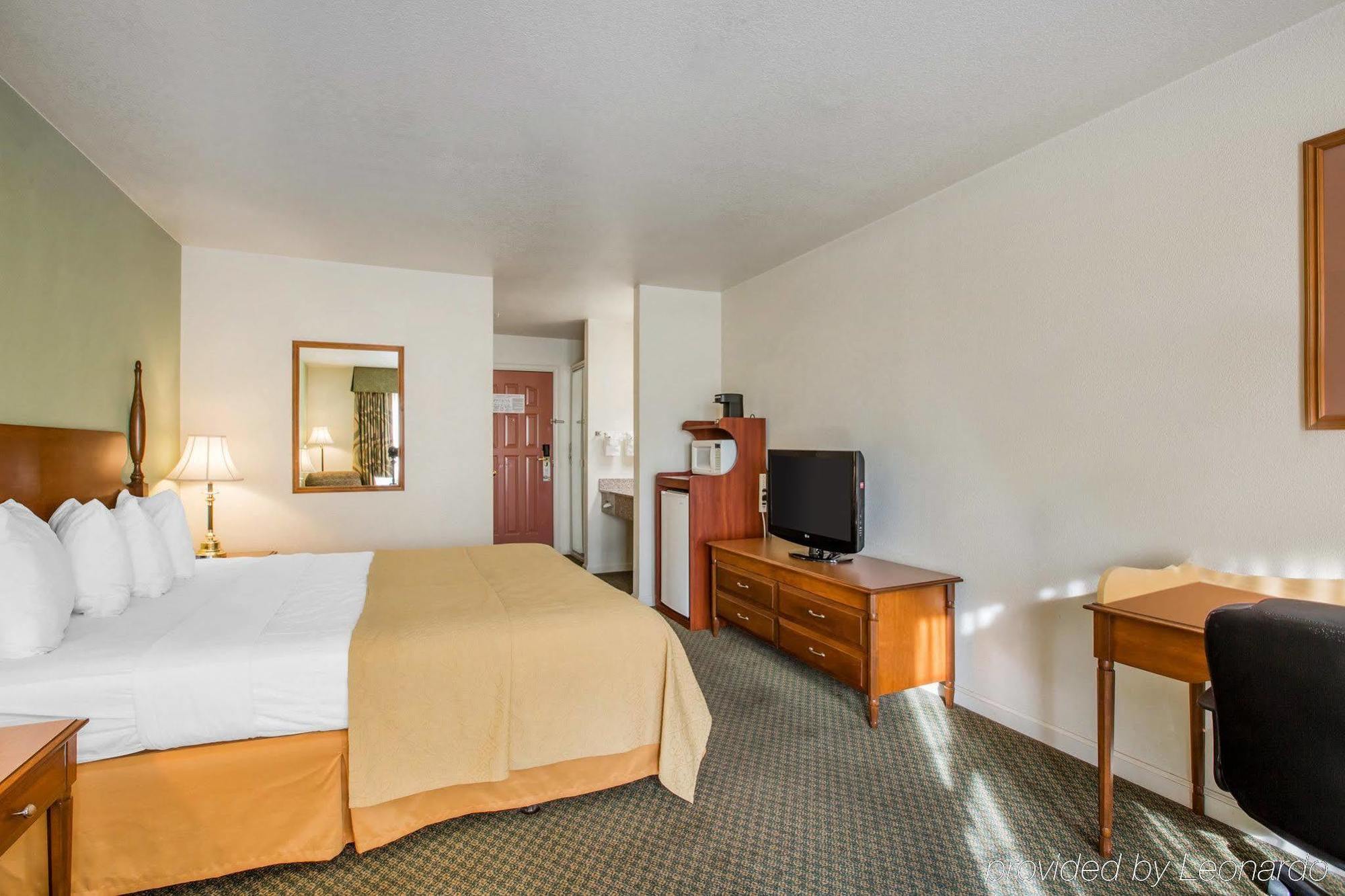 Quality Inn & Suites Tulare Exterior foto